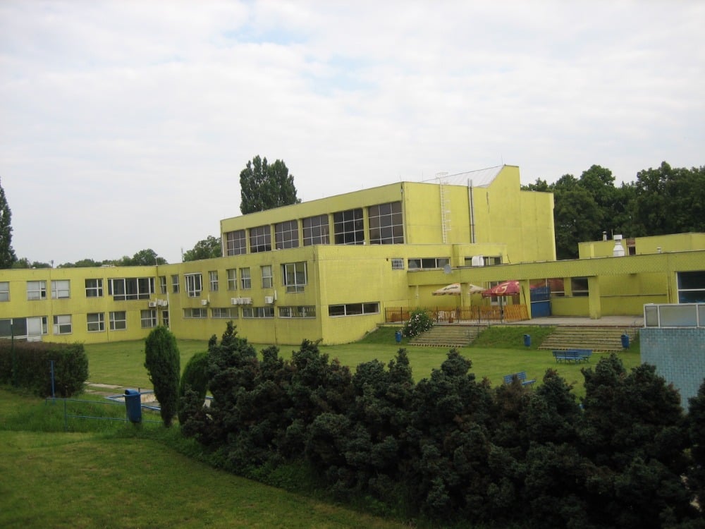 Areál sportovní haly