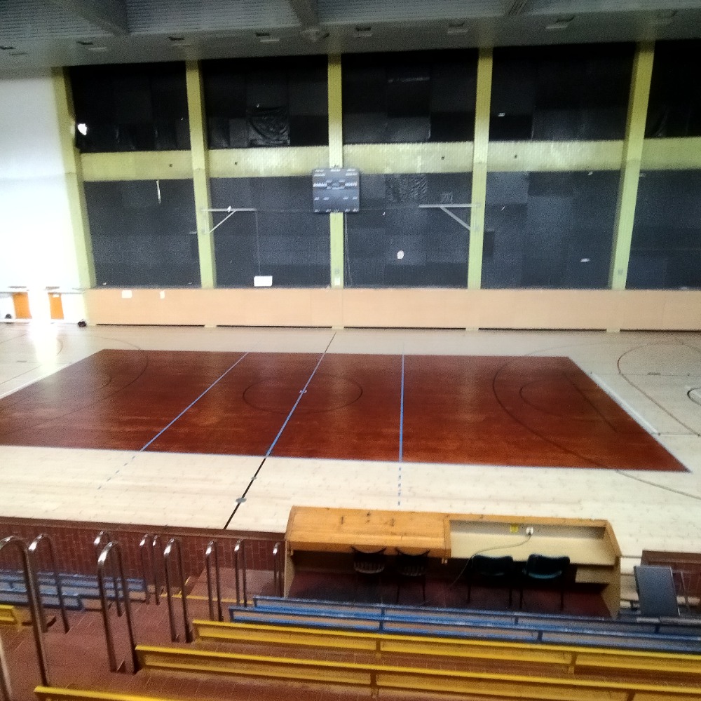 Nová palubovka ve sportovní hale
