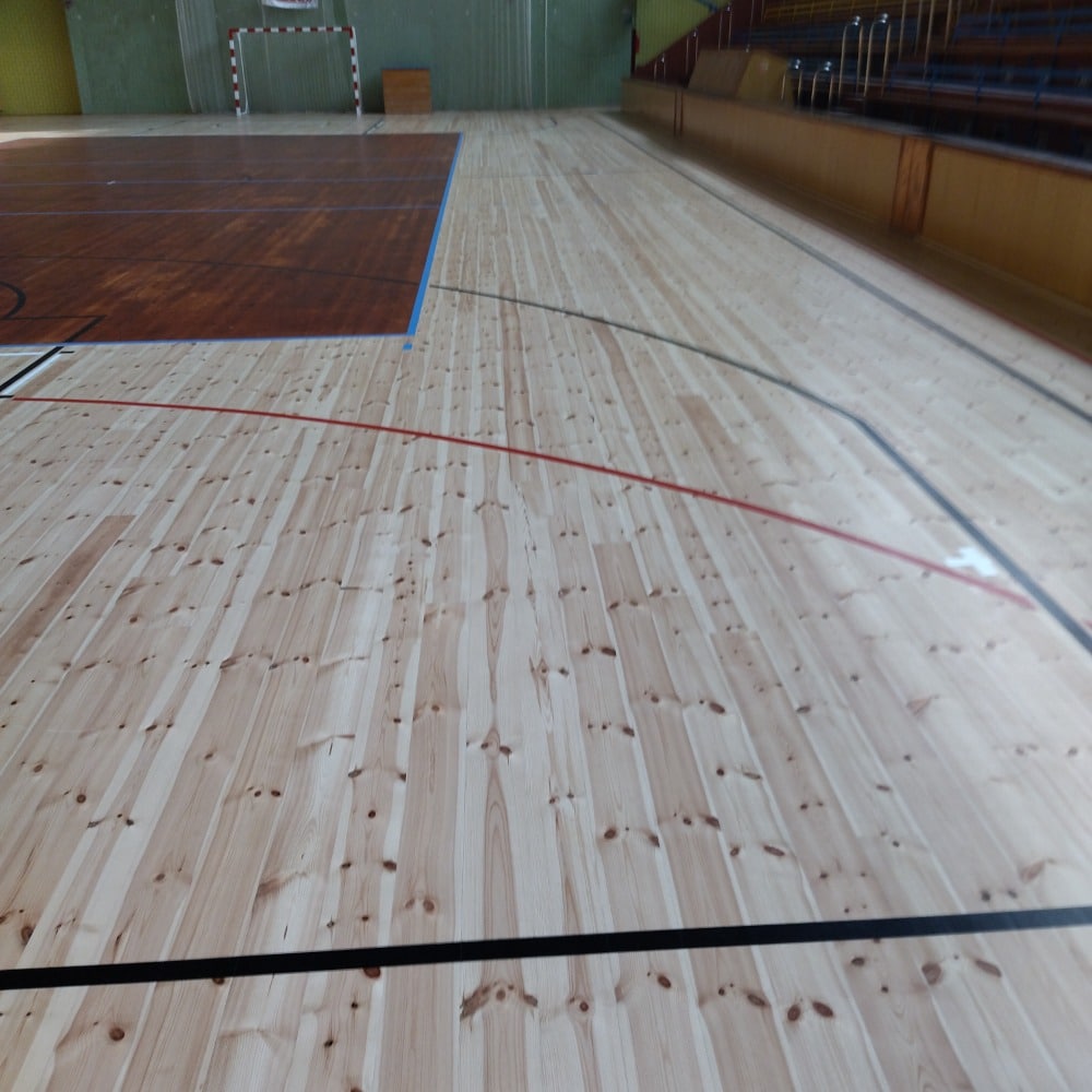 Nová palubovka ve sportovní hale